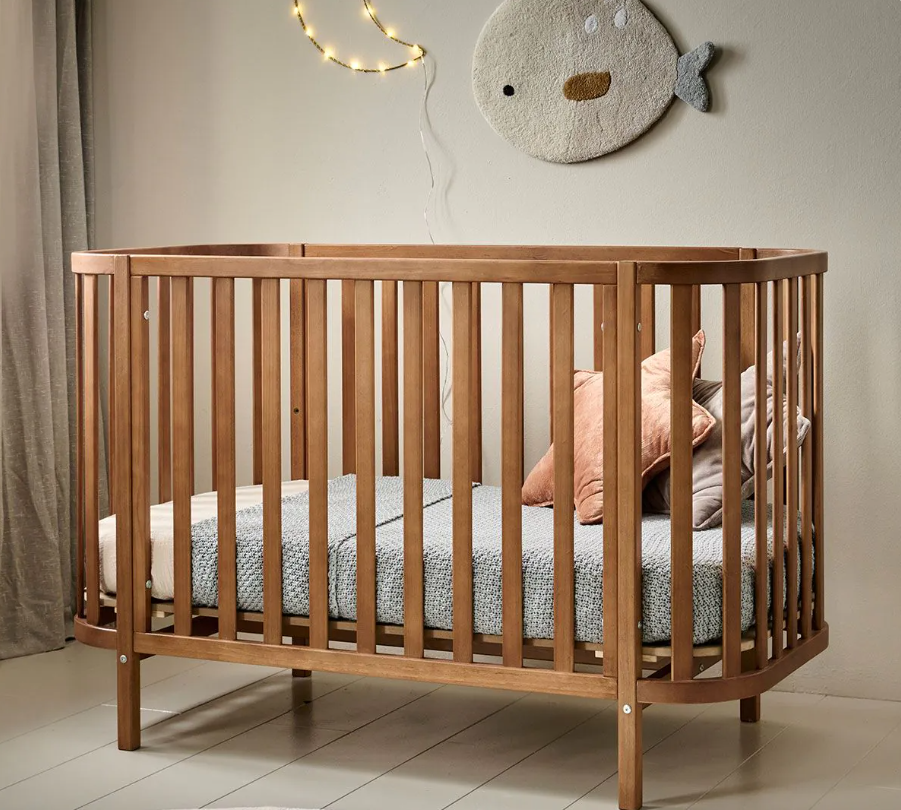 Petite Amelie - Ovaal ledikant 60 x 120 cm (walnoot)